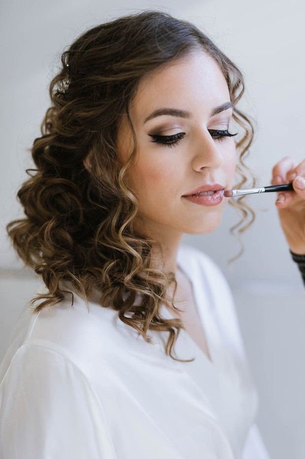 MAKEUP